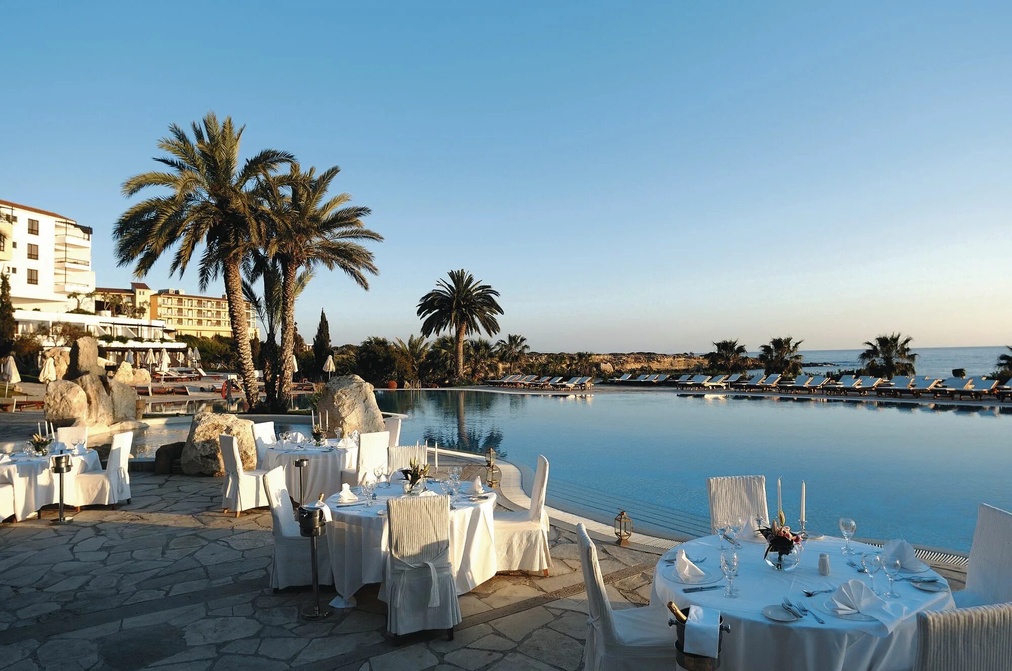 Отель coral beach. Корал Бич отель Пафос Кипр. Coral Beach Hotel & Resort 5*. Корал Бич Резорт Кипр. Coral Bay Кипр Пафос.