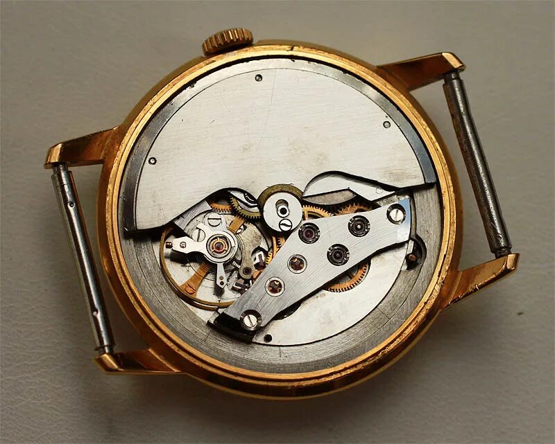 часы 1975 года