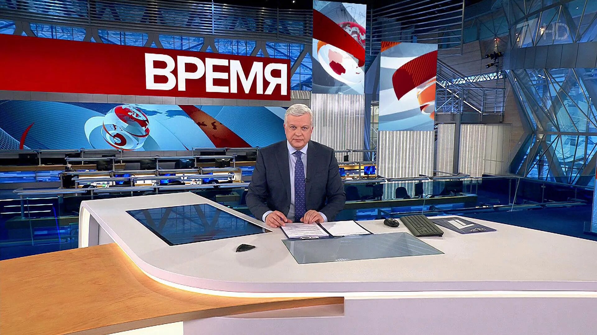 Вести 1 канал. Выпуск новостей 1 канал. Ведущий новостей 1 канала в 21.00. Студия новостей первого канала.