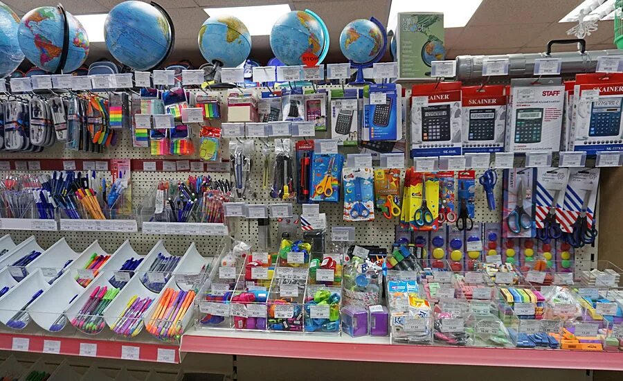 Калэм канцтовары на проспекте. 30 лет победы наклейка. Ростов магазин кит канцтовары. Победа канцтовары. Канцелярский магазин.