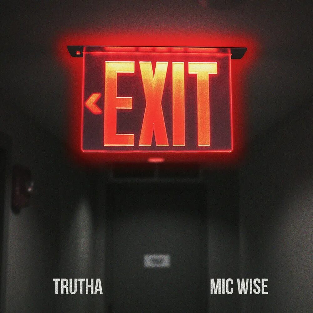 Exit музыка. Вывеска exit. табличка exit красная. светящаяся вывеска exit. вывеска exit красная.