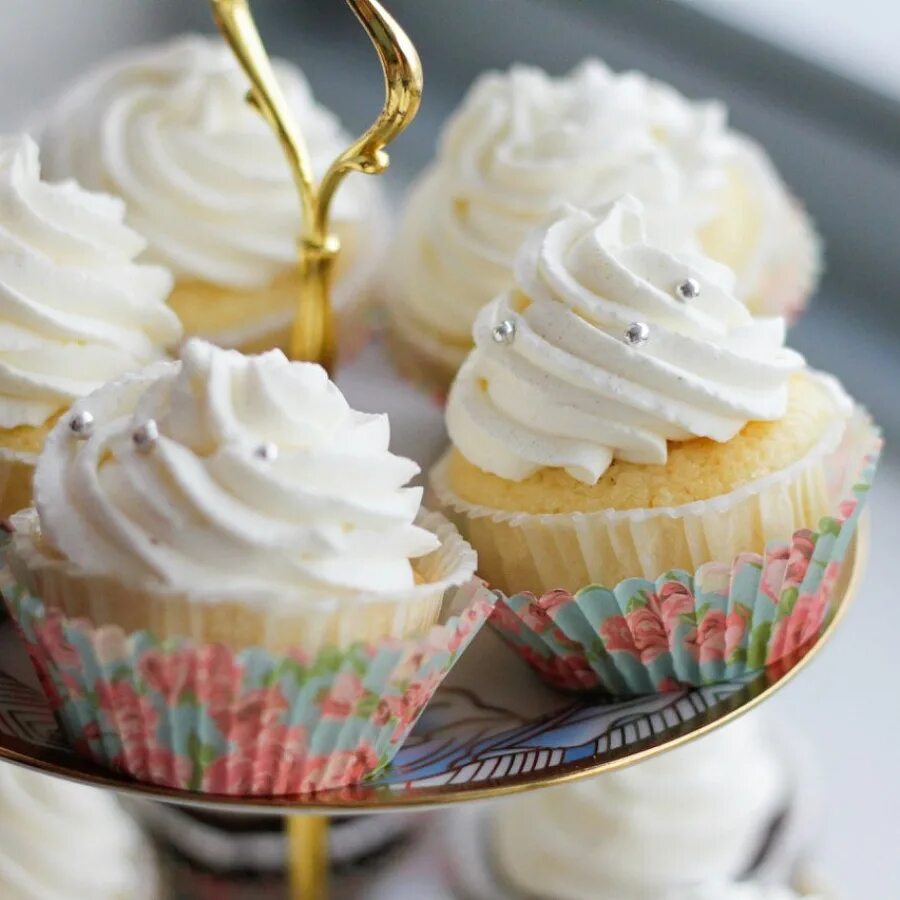 меренговый крем для капкейков. крем чиз для капкейков. крем-чиз для торта рецепт с творожным сыром. крем для капкейков с маскарпоне. крем чиз для капкейков.
