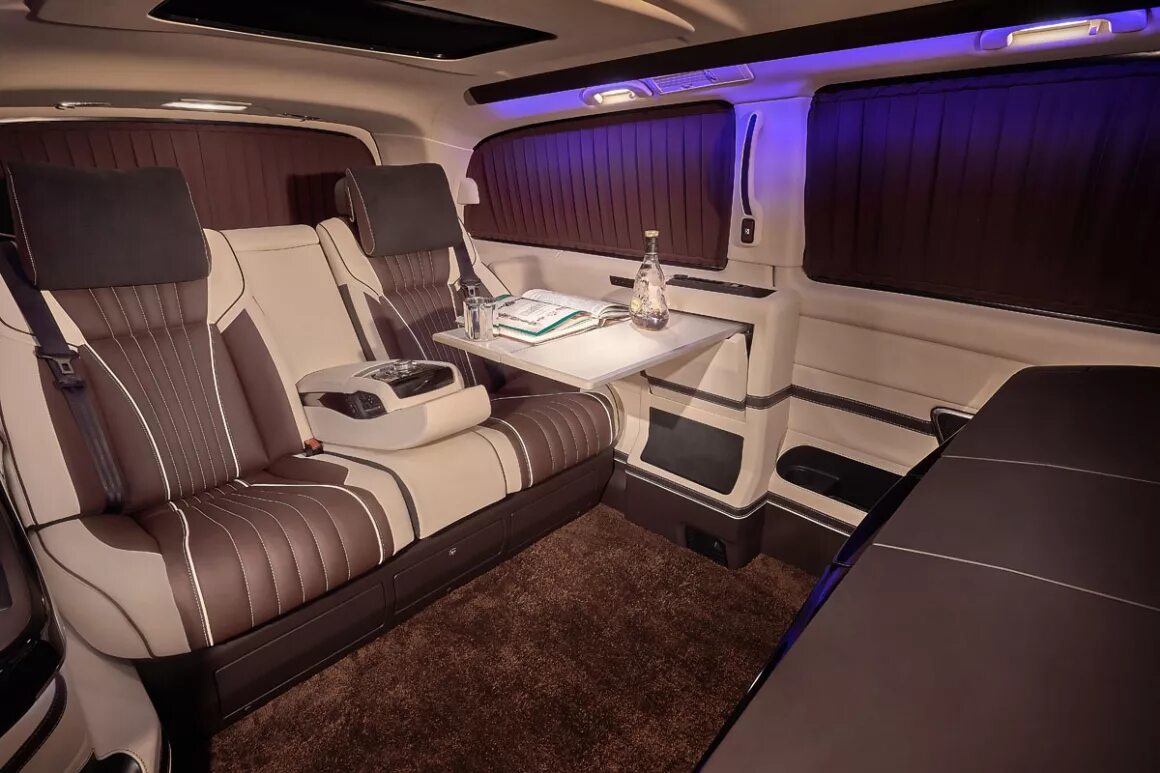 Mercedes v салон. Мерседес v class 2018 салон. Мерседес v класс 2022 салон. Мерседес виано v class. Офис на колесах.