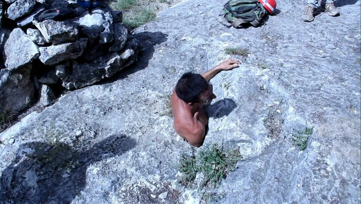 Нива застряла. Машина застряла. Машина застряла в грязи. Видео про застрявшего. Видео про застрявшего.