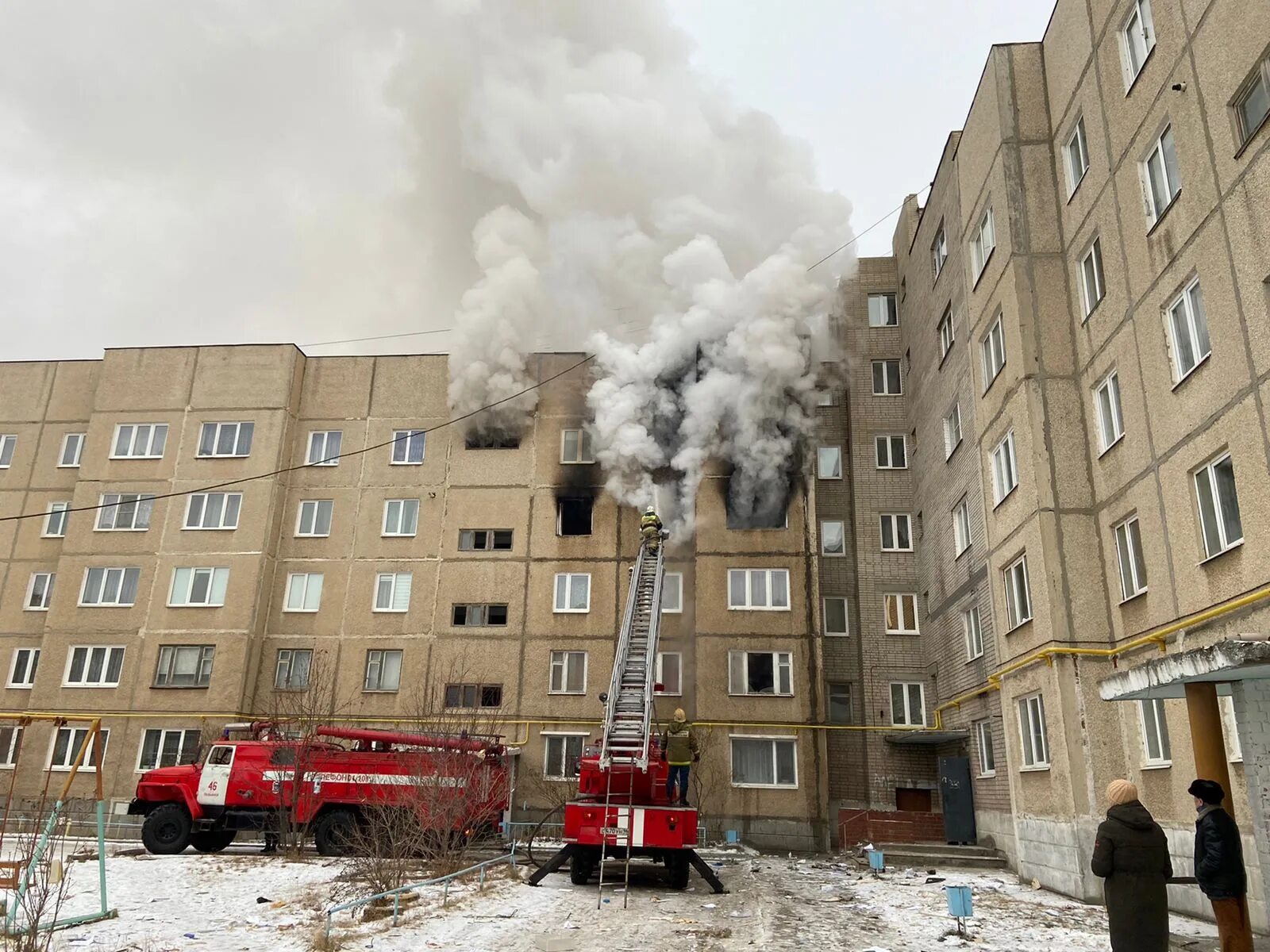 Взрыв на урале. Посёлок цементный Невьянский. Пожар в квартире. Пожар многоэтажка. Взрывы бытового газа в жилых домах.