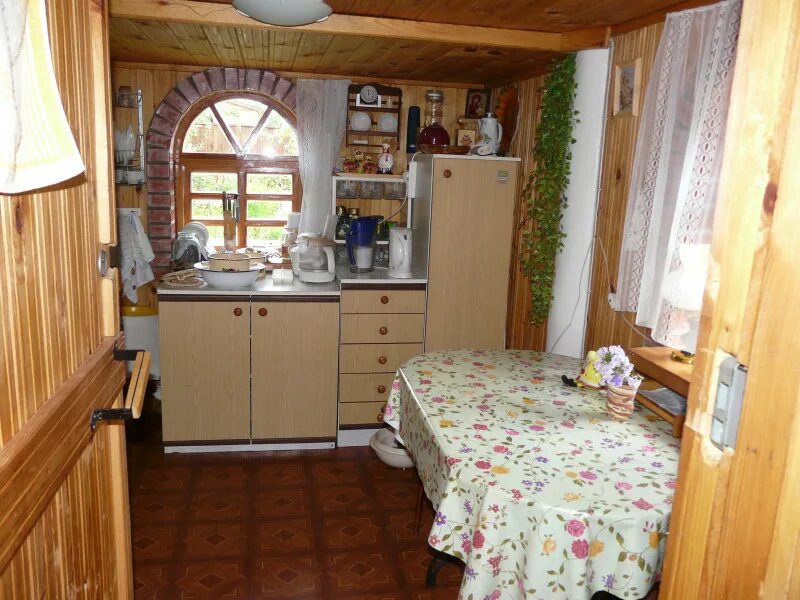 Дачный домик дачник. Поселок дачный дзержинск. Окна на второй этаж дачи. Обычная русская дача внутри. На даче.