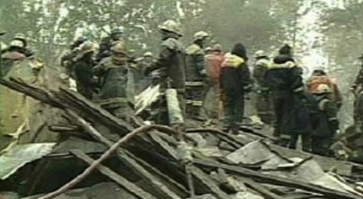 13 октября 1999. 13 октября 1999. 27 октября 1999 армения. Расстрел армянского парламента 27 октября 1999 года. 13 октября 1999.