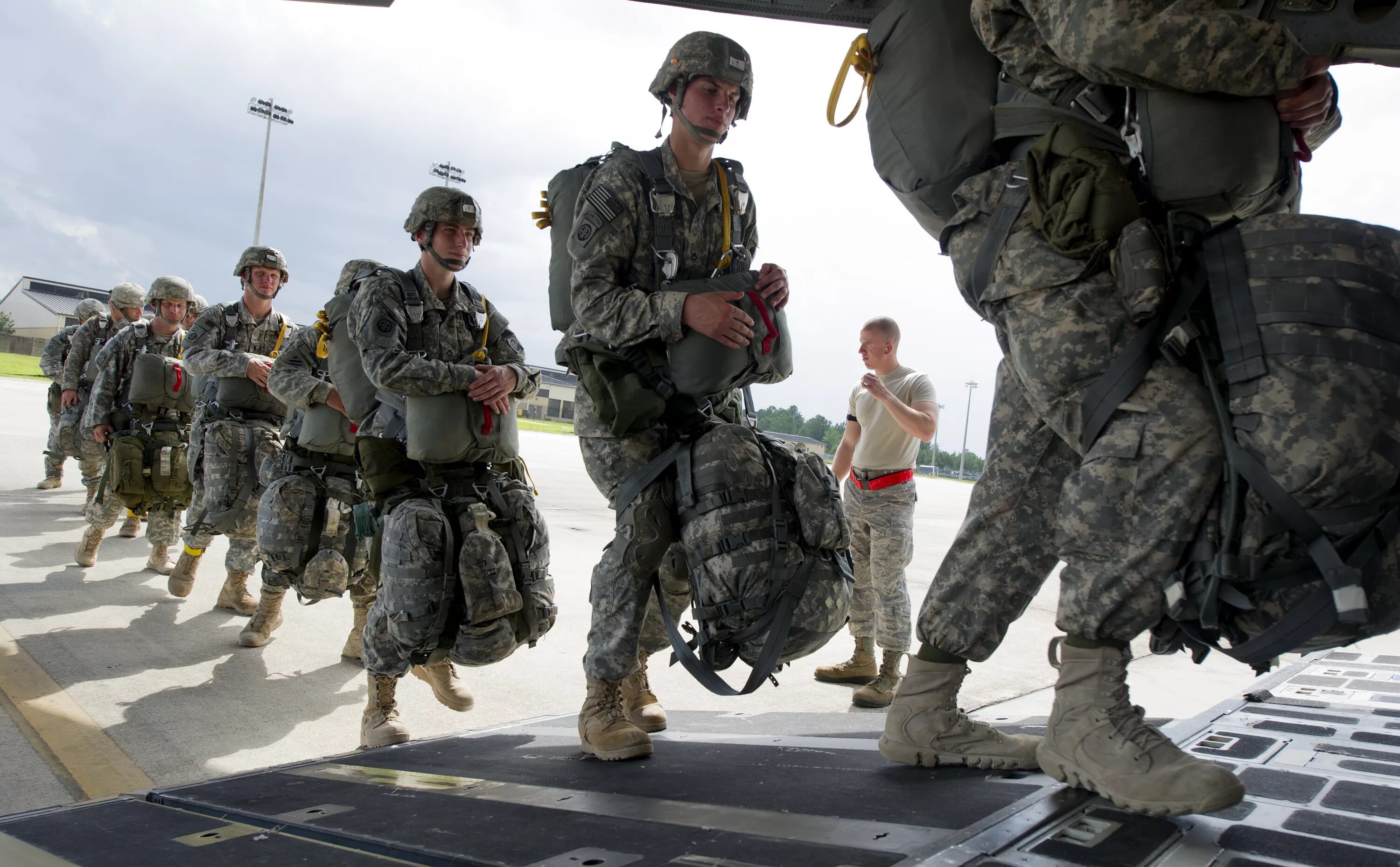 Военные сайты зарубежные. Airborne us Army. Airborne войска США. Airborne спецназ. Военные 4 человека.