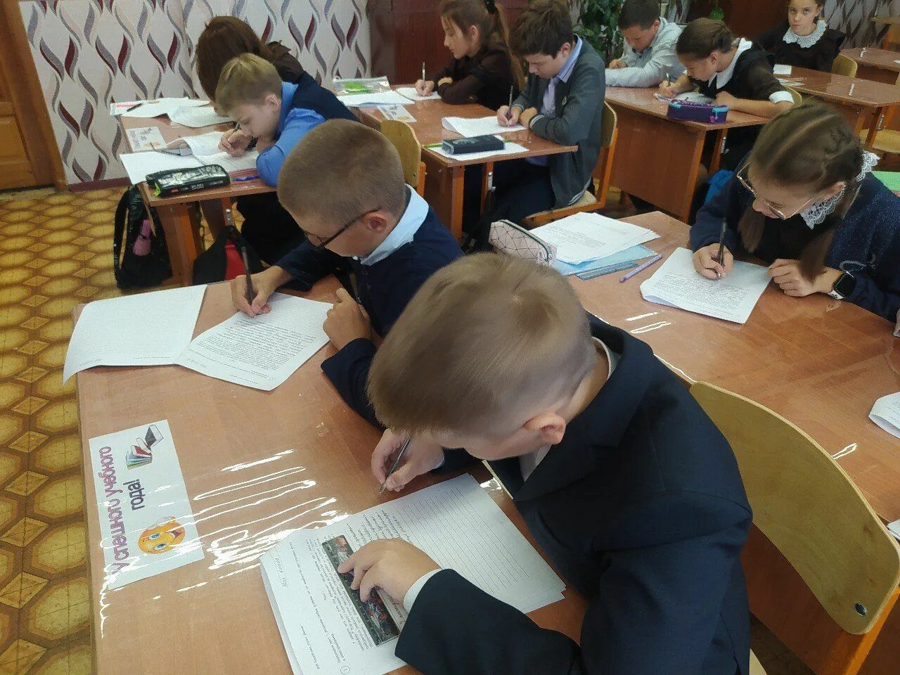 Пишу впр пятый класс. Ученик 9 класса. впр школьники. ученики 5 класса. работы учеников.