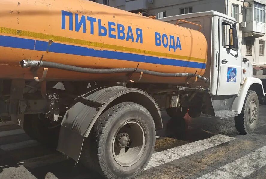 Водовозка - Урал-3751. Подвоз воды. Подвоз питьевой воды автоцистернами. Цистерна для подвоза воды.