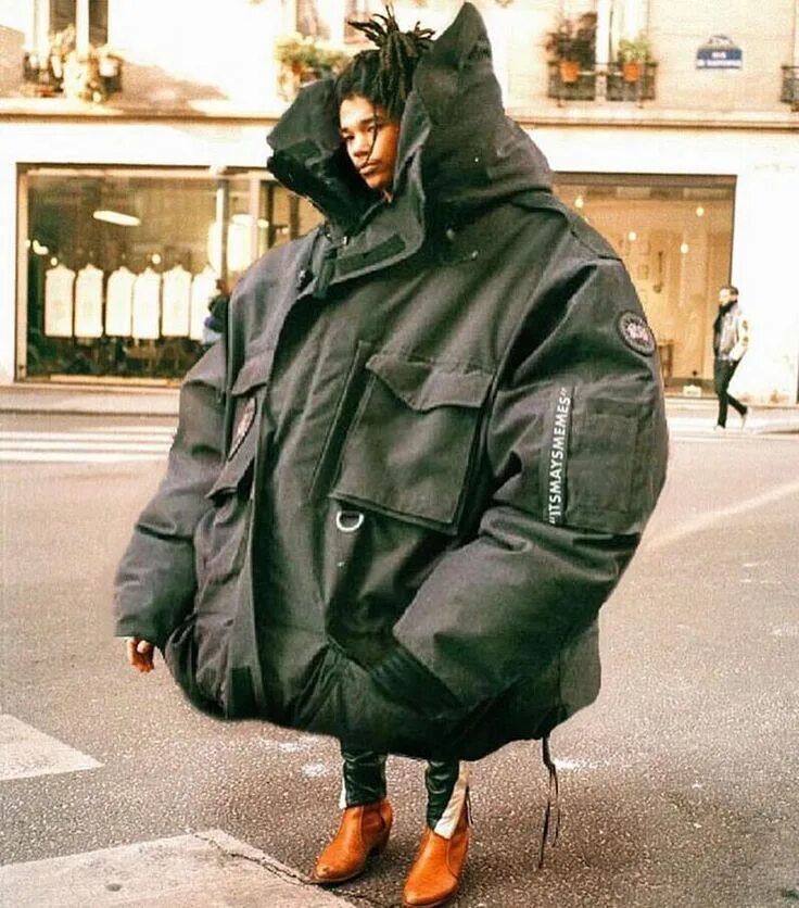 Как называется куртка которая. Баленсиага куртка оверсайз. пуховик balenciaga oversize. гигантские куртки оверсайз.
