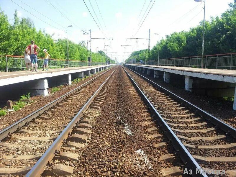 Электрички белорусская здравница. Платформа здравница. Станция здравница белорусское направление. Платформа здравница белорусского направления. Пригородный поезд.