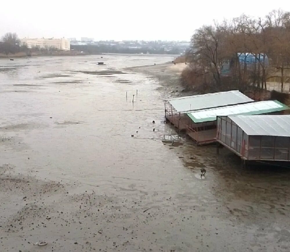 На Северном водохранилище в Ростове прорвало дамбу. Дамба на Северном Ростов-на-Дону. Дамба в Ростове на Дону. Северное водохранилище Ростов на Дону.