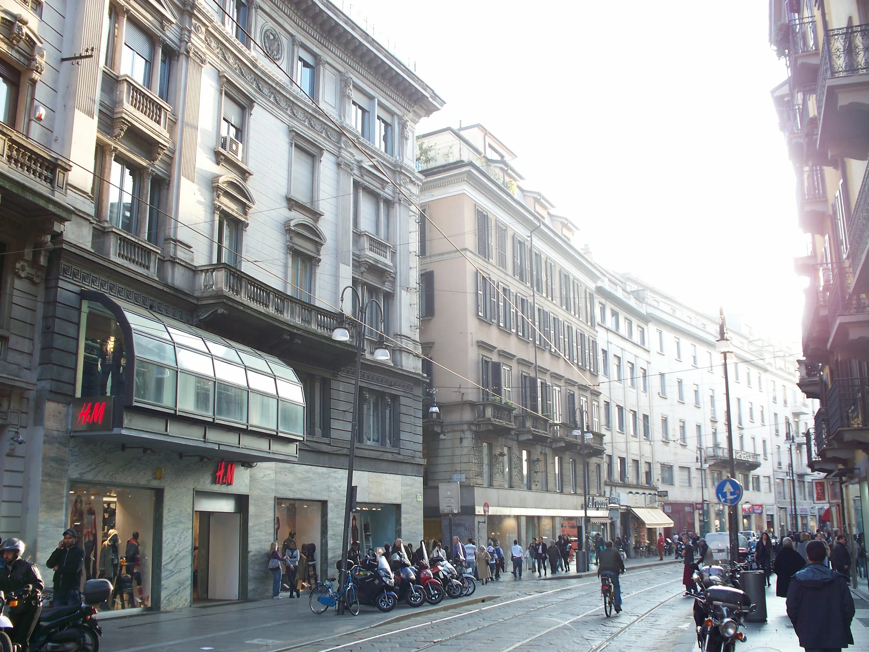 Турин улицы города. Via torino. Турин улицы. Турин центр города. Via torino.