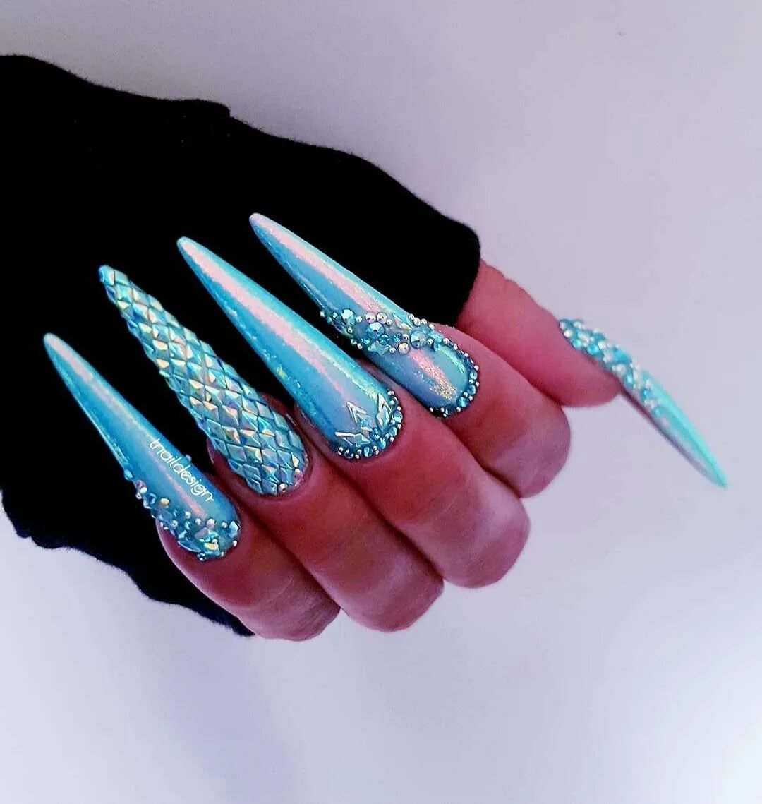 Наращивание ногтей стилет френч. Наращивание стилет. Маникюр стилет. Длинные ногти стилеты. Наращивание ногтей стилет.