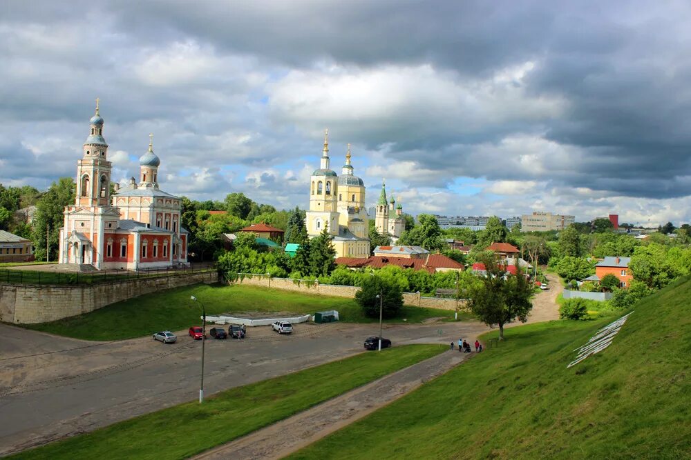 Серпухов Соборная гора смотровая площадка. Серпухов монастырь Соборная гора. Серпухов Соборная гора Кремль. Серпухов Соборная гора храмы.