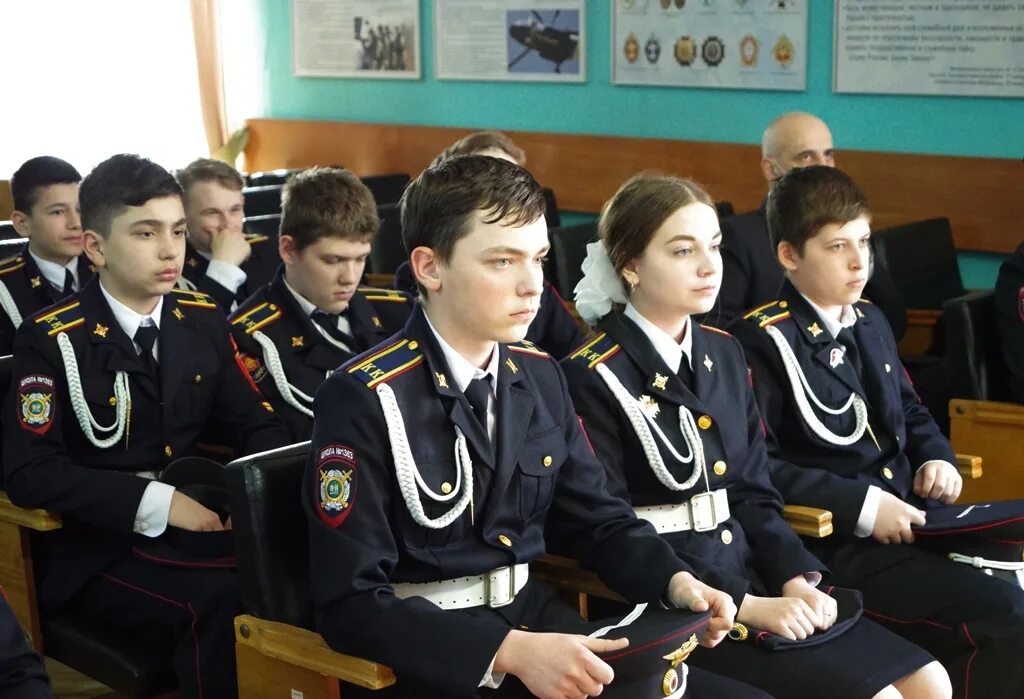 Суворовское училищетв екатеринбурге. Кадетская школа 1702. Школа кадетов чита. Героя советского союза п. Кадетский класс следственного комитета ульяновск.