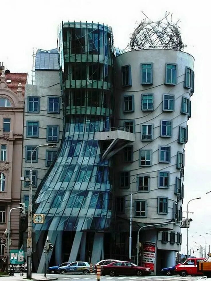 Unusual buildings. Танцующий дом Фрэнк Гери. Владо Милунич Танцующий дом. Танцующий дом в Праге. Кривое здание в Праге.