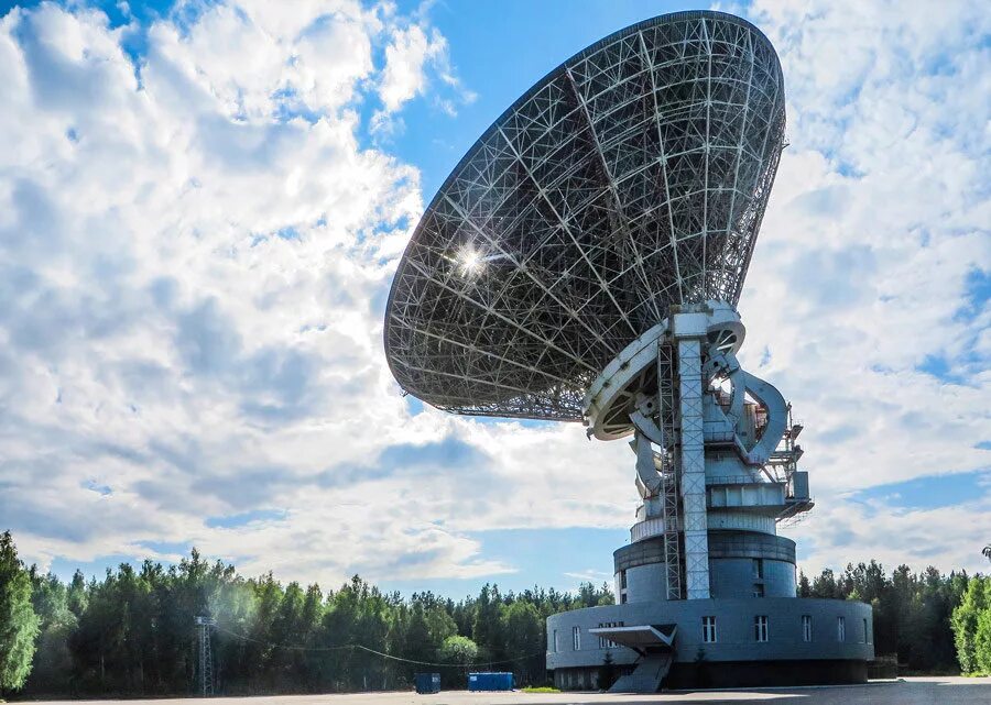 день локатора. центрах дальней космической связи медвежьи озера. первичный локатор. карл янский радиотелескоп. локатор ирбене.