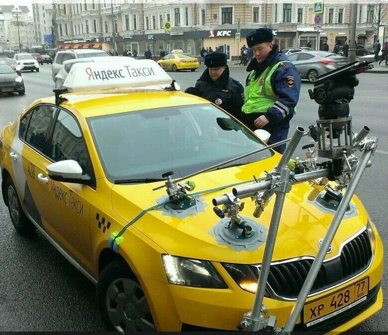 Машина "такси". Таксист в машине. Автомобиль «такси». Машины такси в Москве.