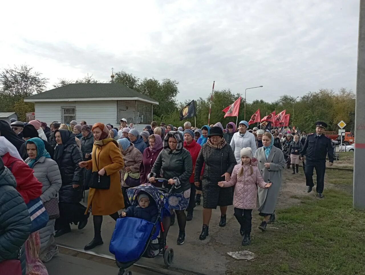 В Саратове прошел традиционный крестный ход с Казанской иконой Божией Матери - П