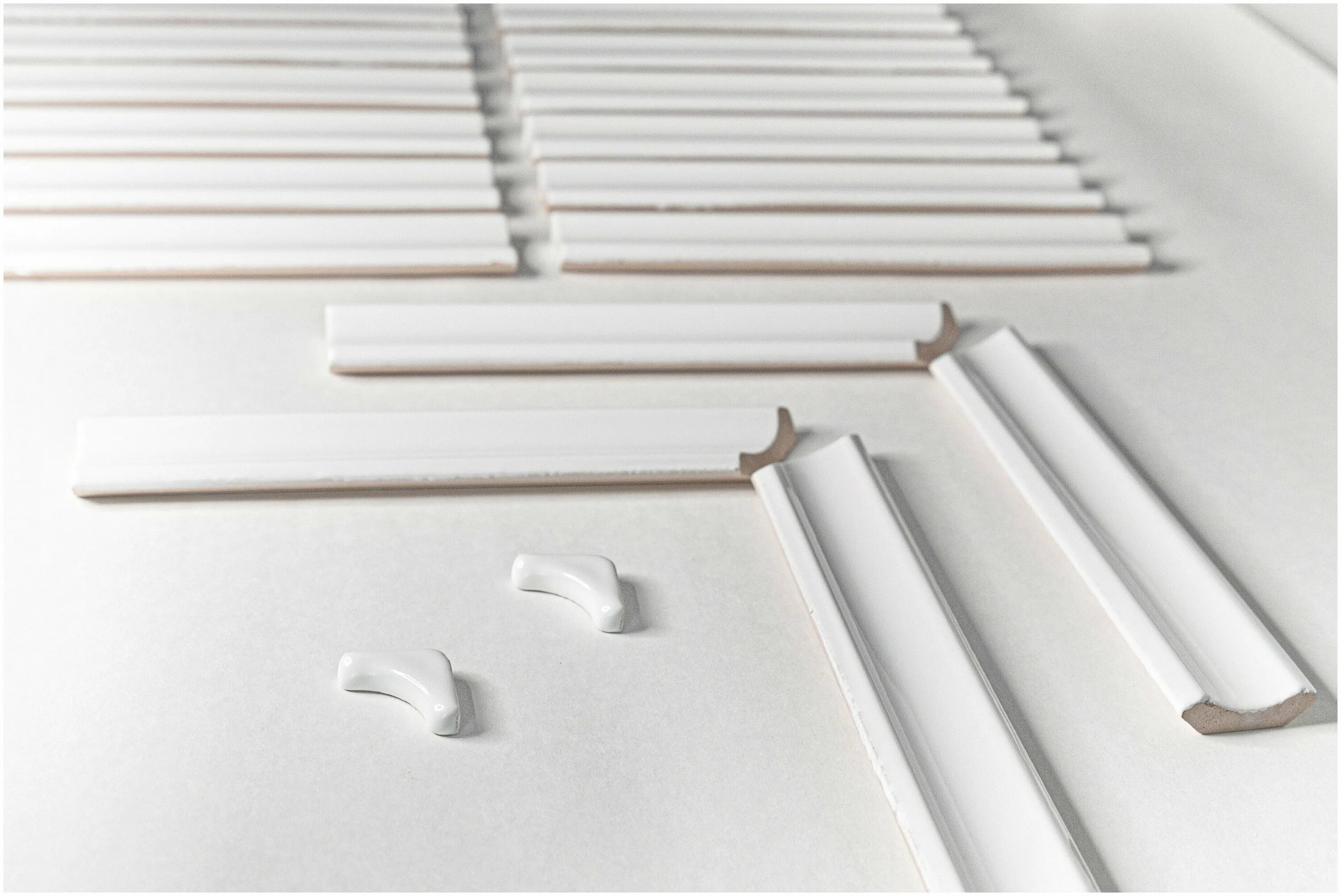 плинтус бордюр для ванной пв12. профиль пвх для ванн 1,85м белый (угол вн. бордюр для ванны акватек dekor-0000001 195 см. профиль пвх для ванн 1,85м белый (угол вн. бордюр для ванн и столешниц пвх вс25 грейс 15х15 (1,85м).