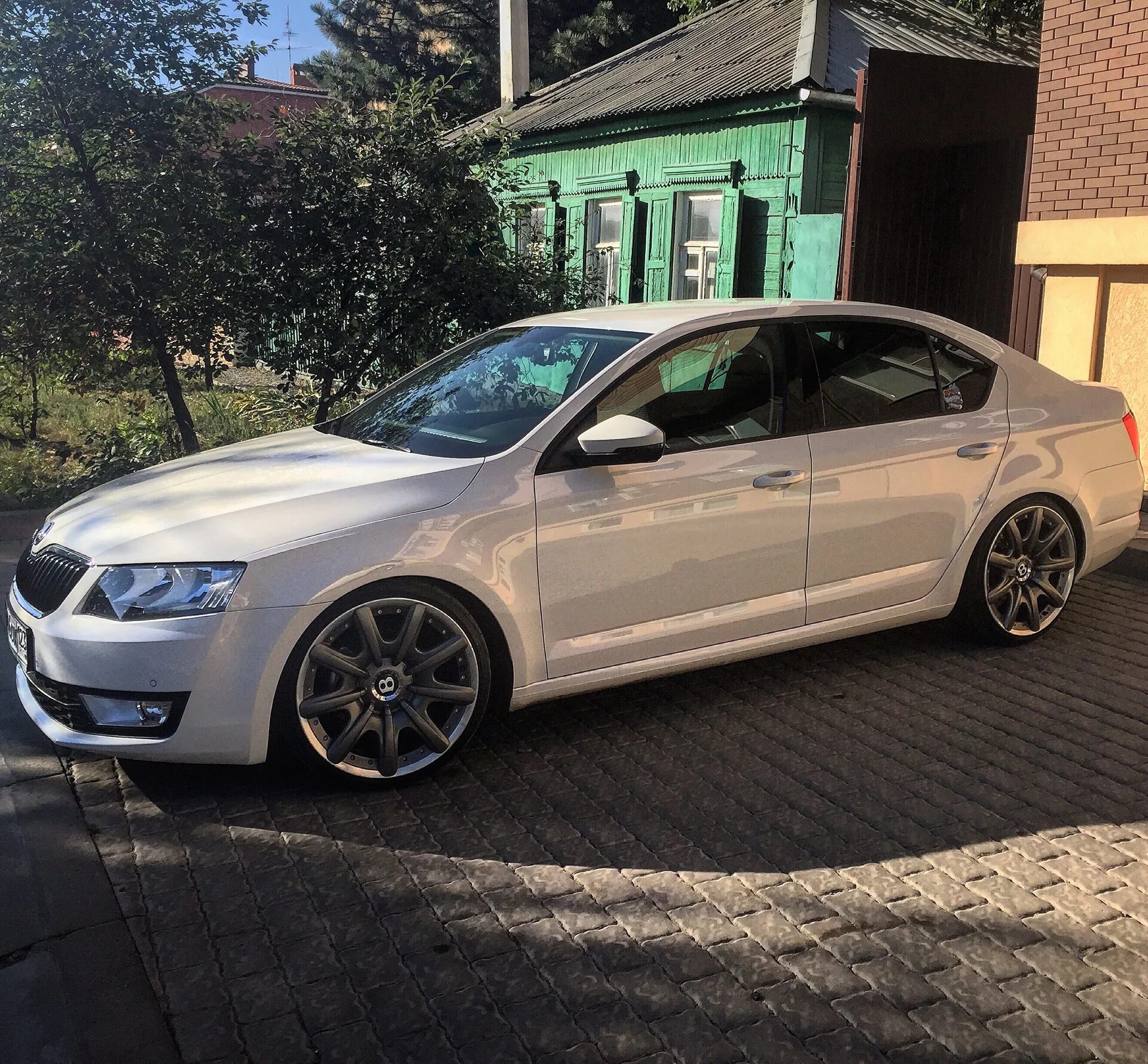 Диски на skoda octavia. R18 Octavia a7 RS. Skoda Octavia r18. Skoda Octavia a7 rays Forged.