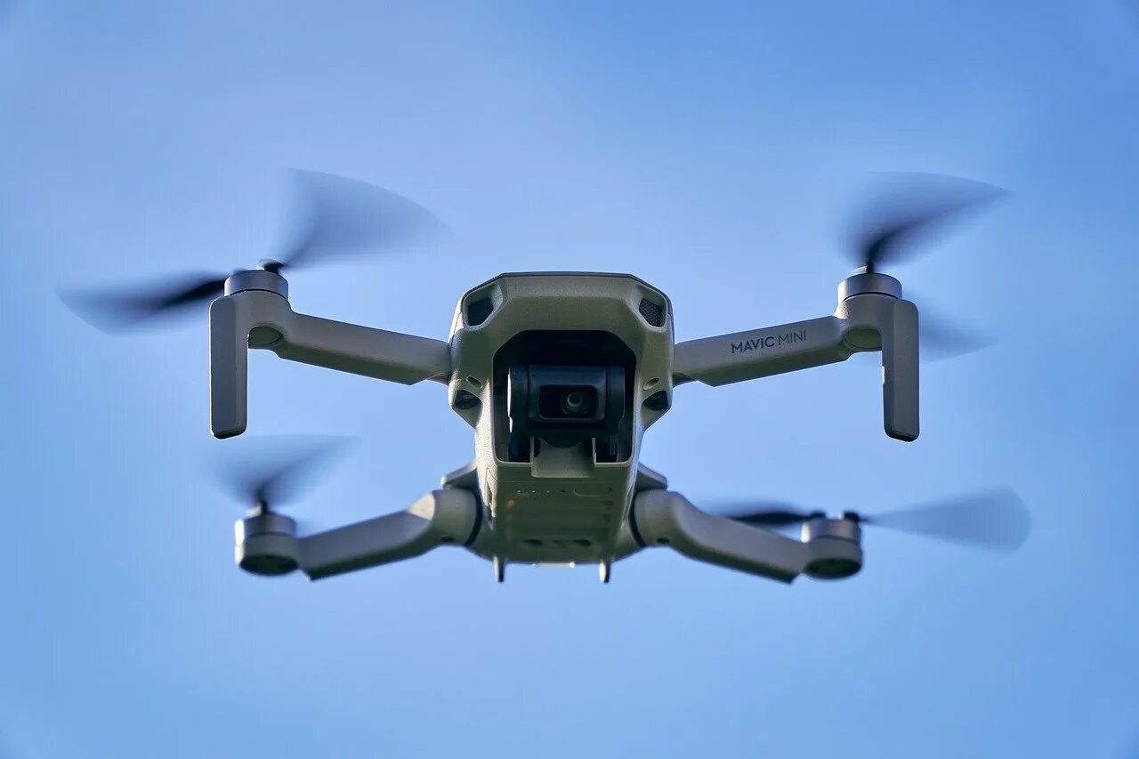 Дроны убийцы картинки. Дрон Мавик мини. Дрон DJI Mini. DJI Mavic самолёт. БПЛА Mavic.