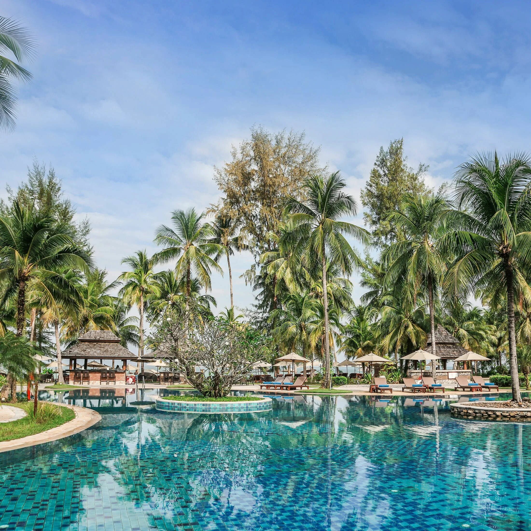 Као лак le Meridien Khao. Робинзон као лак. Pullman као лак. Ле Меридиан као лак Пхукет. Robinson club khao lak