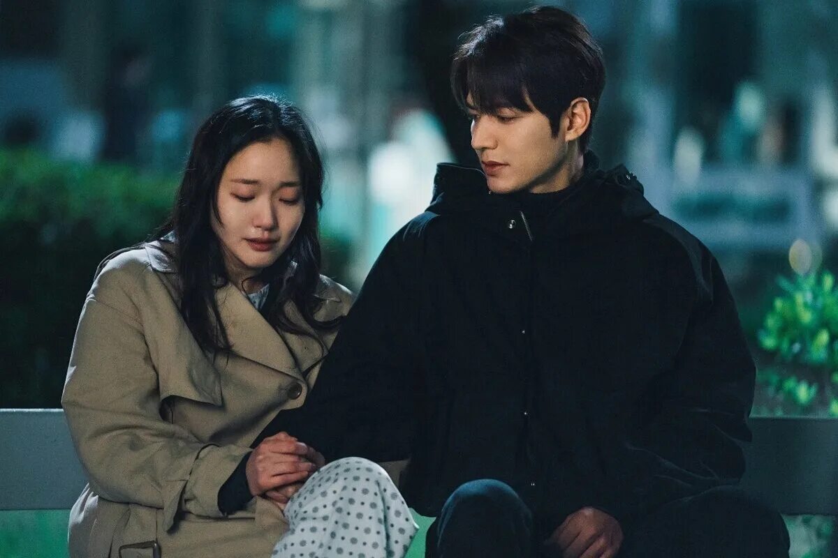 Пока ты спишь дорама постер. Хилер дорама поцелуй. Красивая нуна дорама. Аварийная посадка любви дорама 2019. Дорама отель дель луна отель.