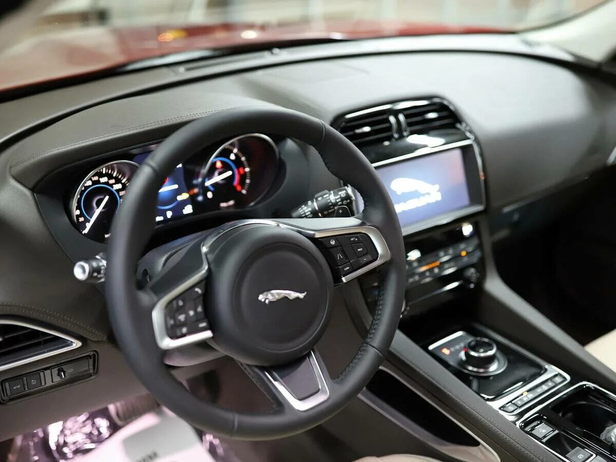 F pace обзор. Jaguar f-pace 2025. ягуар f pace 2025 рестайлинг. jaguar f-pace 2025 interior. jaguar f-pace 2025 салон.