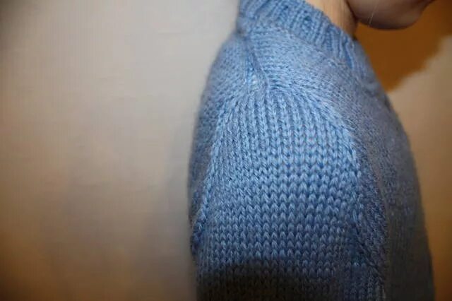втачной рукав спицами сверху. вязание имитация вшивного рукава. джемпер с имитацией втачного рукава. имитация вшивного рукава. вязание имитация вшивного рукава.