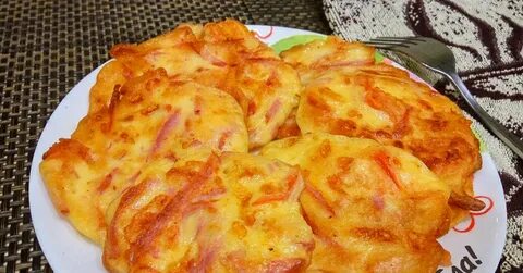 Оладьи с колбасой и сыром на кефире
