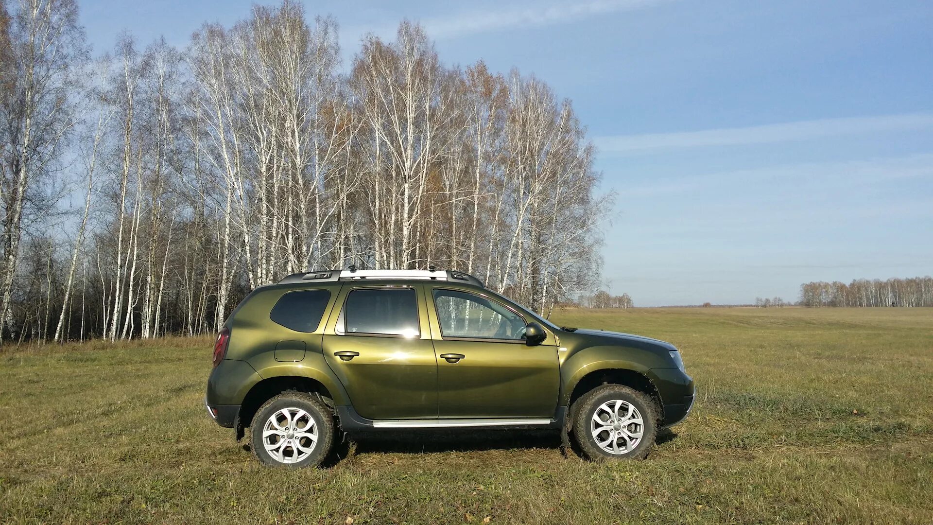 Дастер купить в самарской. Renault Duster зеленый металлик. Рено Дастер зеленый хаки. Renault Duster хаки. Рено Дастер 2019 зеленый.