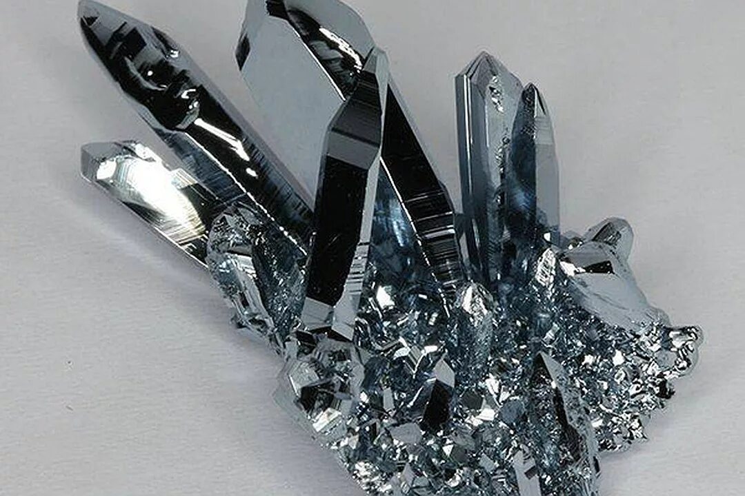 Кристаллы осмия. Метал калифорния 252. Калифорний-252 самый дорогой металл. Калифорний 252 металл. Калифорнии элемент.