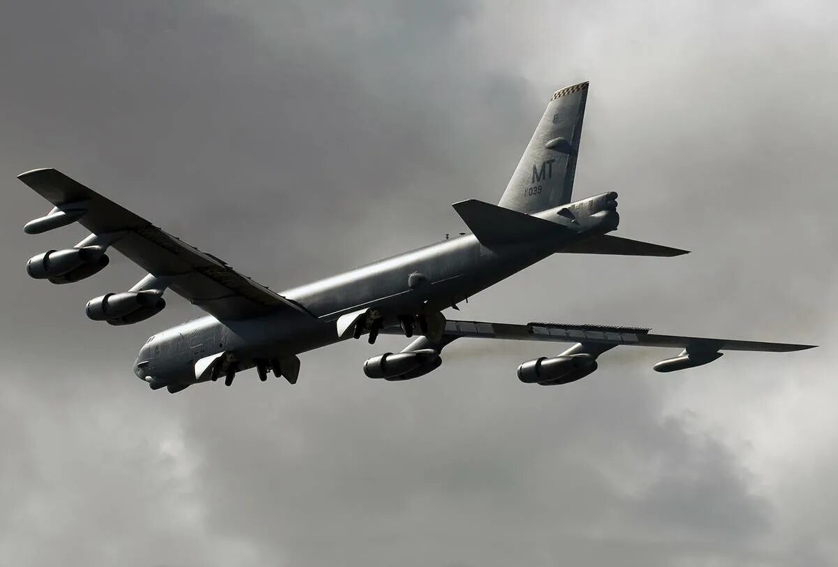 Б-52 бомбардировщик. Boeing b-52 Stratofortress. Бомбардировщик b-52h Stratofortress ВВС США. Стратофортресс в-52н стратегический бомбардировщик. Г к б 52