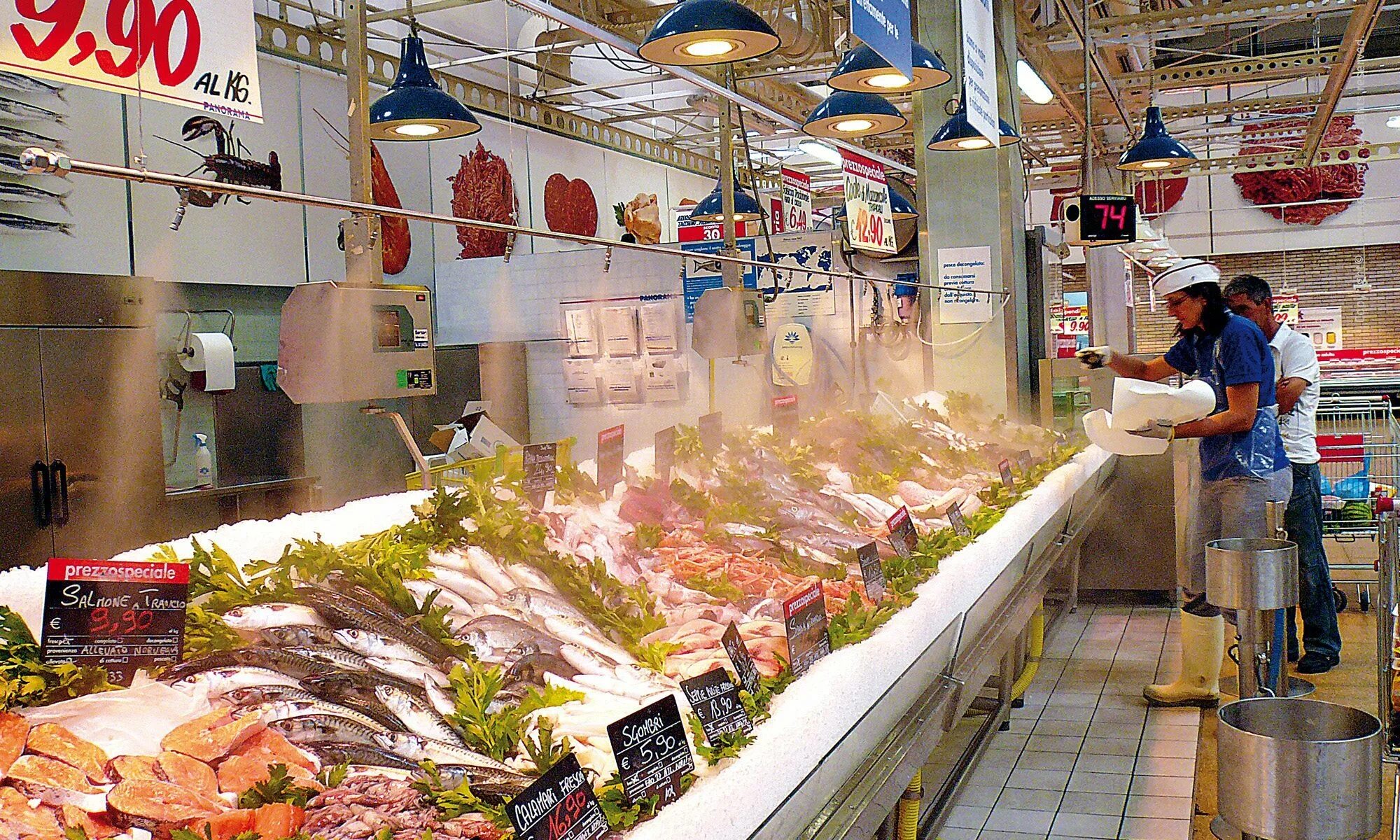 Рыбный магазин. Рыбный отдел в супермаркете. Рыба на прилавке. Рыбный прилавок. Супермаркет рыбы.