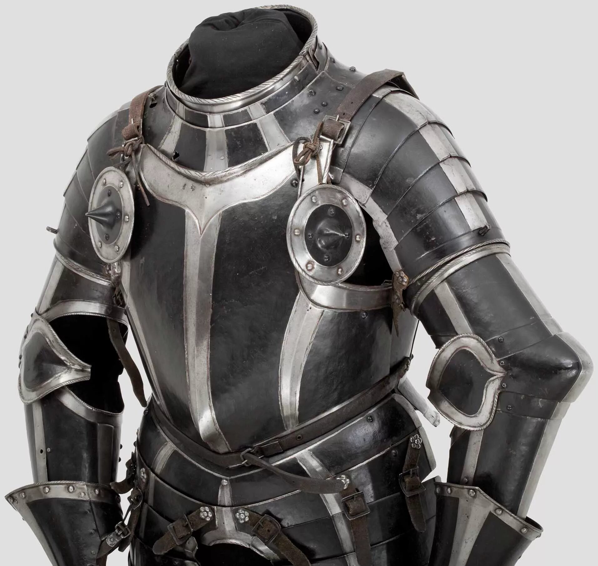 доспехи эстетика. доспех черного рыцаря. черный доспех. черный доспех. чёрный рыцарь dark souls cosplay.