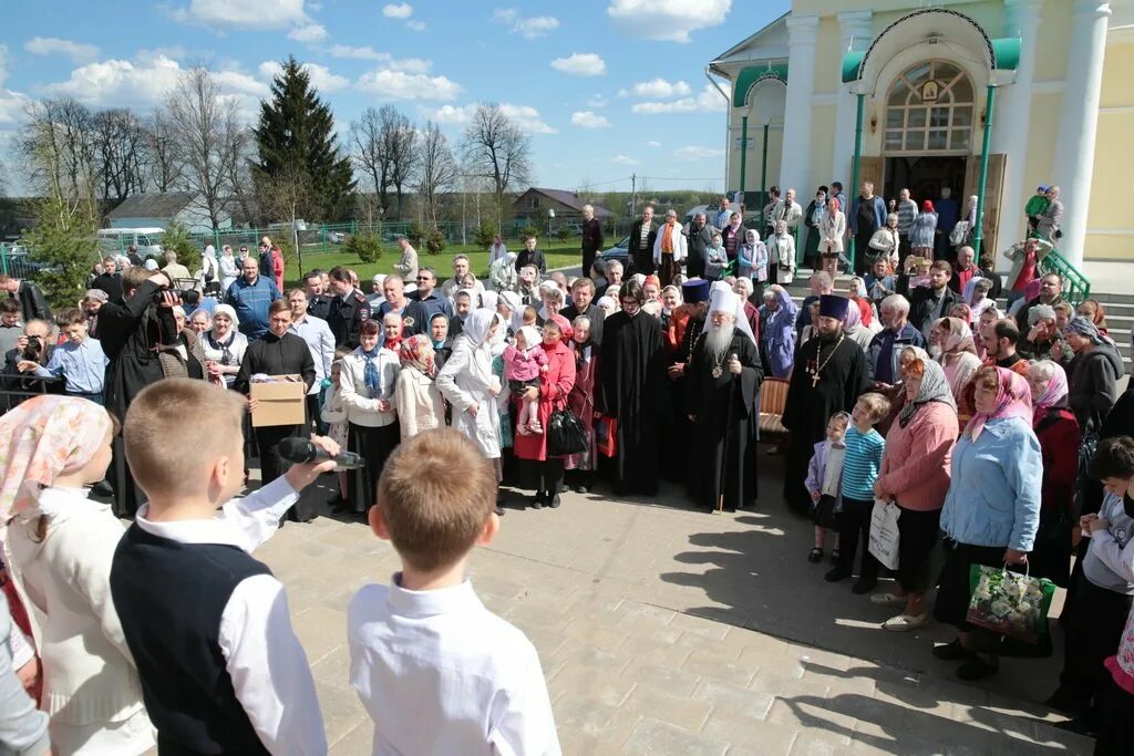 Погода в бужаниново. Школа в Бужаниново Сергиево Посадский. Храм Бужаниново. Храм село Бужаниново.