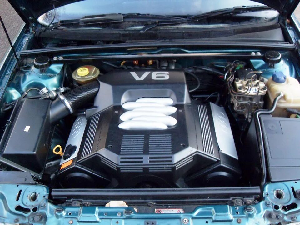 6 л с дают. Audi 80 b4 v6 2.6. Ауди 80 двигатель 2.8. Мотор 2,6 Ауди. Двигатель Ауди v6 2.8.