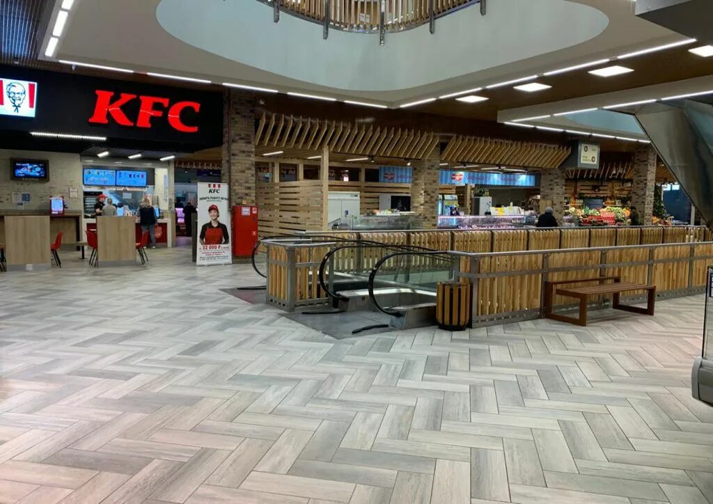 Заказ селятино. Поселок селятино. Емеля торговый центр. Тц калининец наро-фоминского. Калининец магазины.