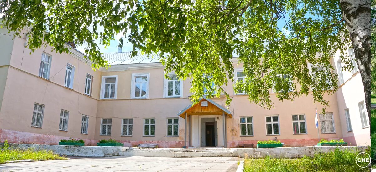 Многофункциональный ресурсный центр, учебный комбинат, ул. Калинина, 32, Кирово-