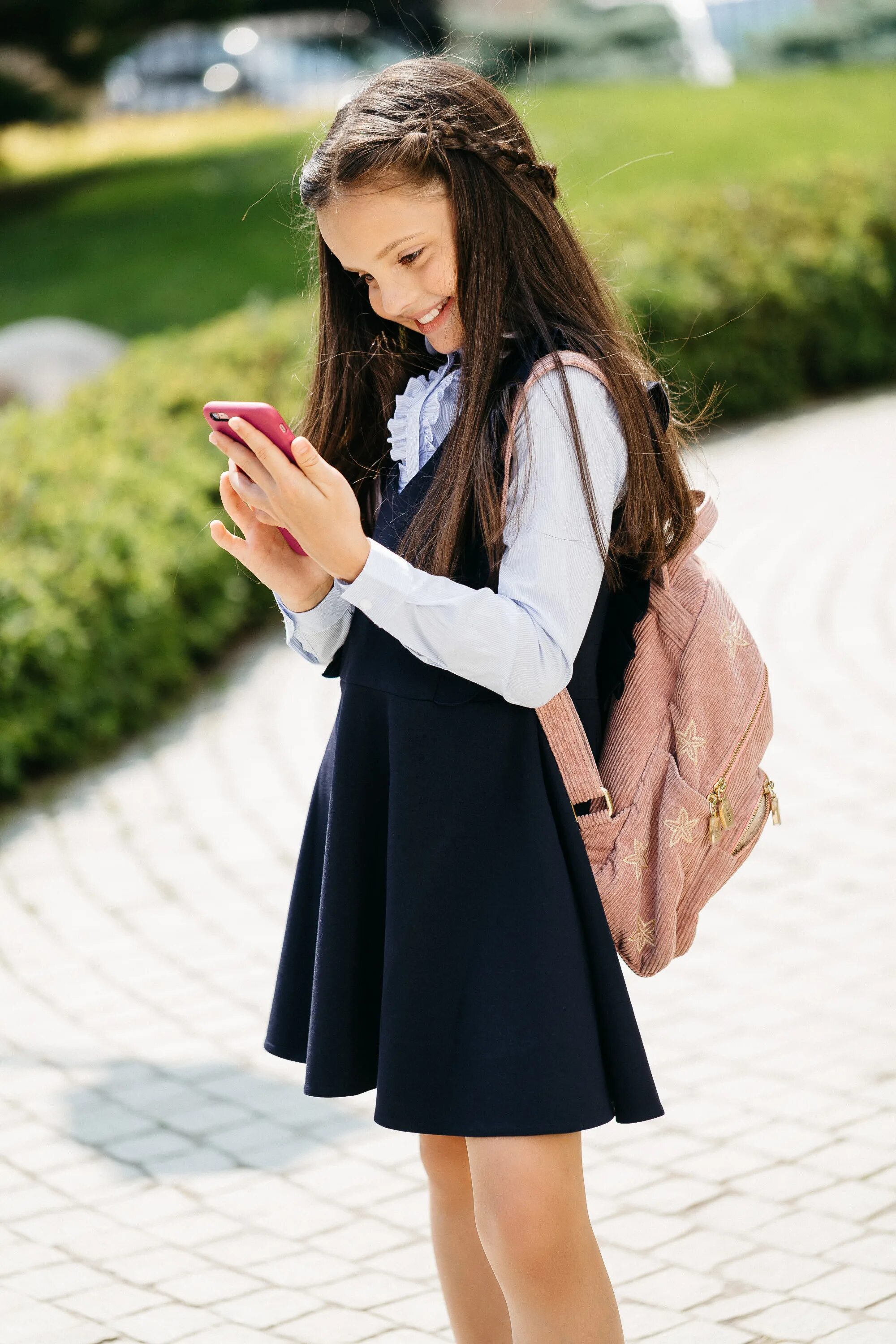 Как стать красивой без косметики в 12. Школьная форма для первоклассников. Одинаковый атрибут для школьников. Школьники фотосессия. Первое сентября для первоклассников.