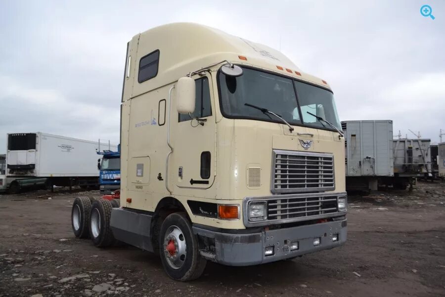 Интернационал цена. Седельный тягач International 9800. Тягач International 9800 салон. Freightliner International 9800. International 9800 2008.