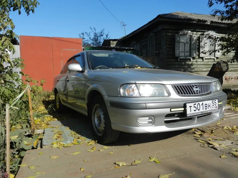 Nissan sunny 1. Ниссан санни b15. Ниссан санни 99 года. Ниссан санни новокузнецке. Машина ниссан санни 2002.