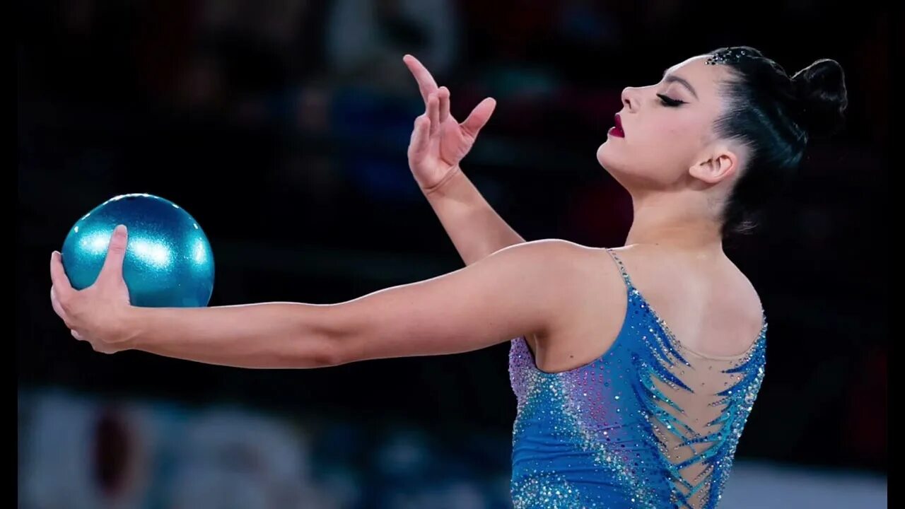 Выступление лалы. Лала крамаренко 2025. лала дмитриевна крамаренко 2025. лала крамаренко мяч. купальники лалы крамаренко 2025.