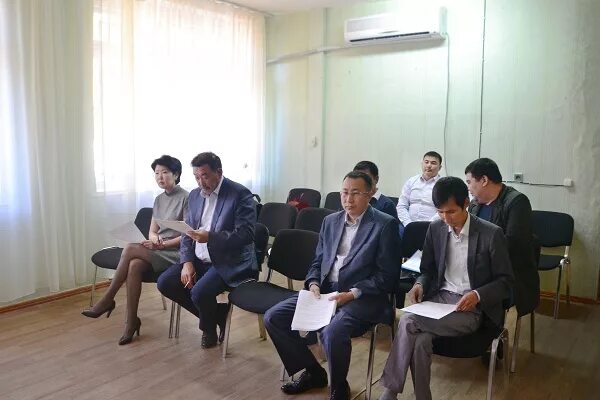 Министерство по земельным и имущественным отношениям калмыкия сайт. Тачиев анджа санлович. Минзем республики калмыкия. Тачиев. Минзем элиста.