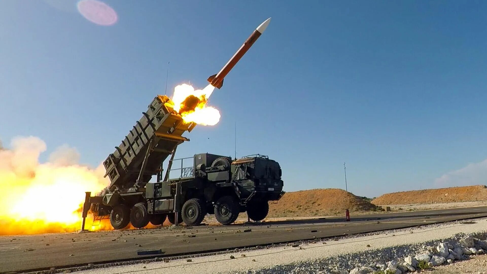 Скорость пэтриот. Пэтриот зенитный ракетный комплекс. зрк mim-104 patriot. зенитный ракетный комплекс patriot. mim 104 patriot ракета.