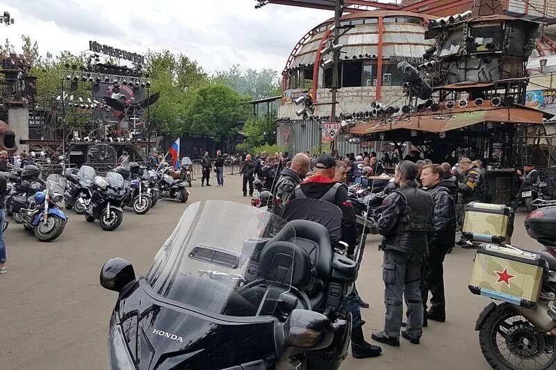 Байк центр работа. Клуб секстон ночные волки. Байк центр работа. Байк центр работа. Клуб sexton москва.