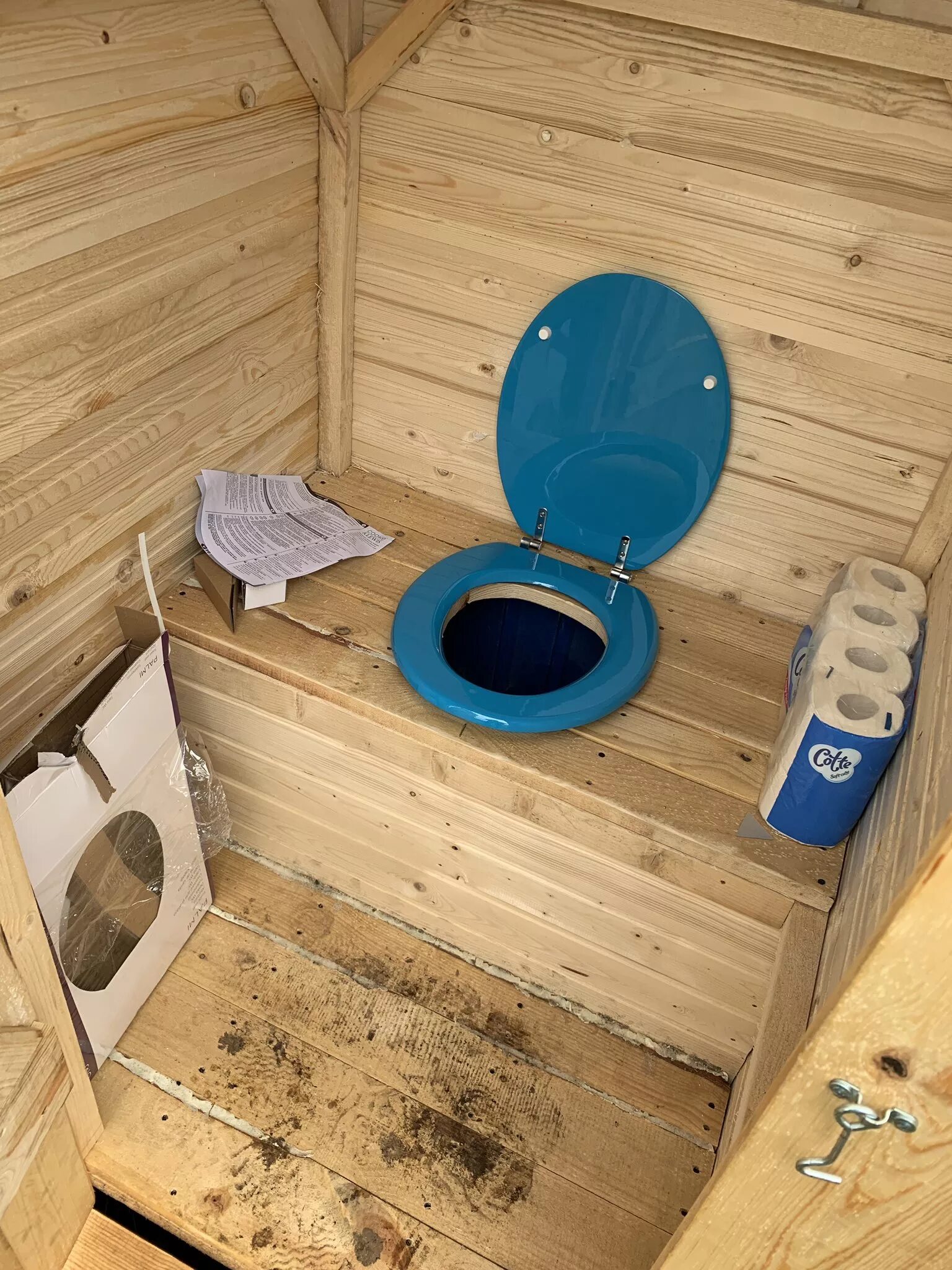 Thrill 'n' Chill Treehouse - Pete Nelson - Treehouse Masters Season 9 Outhouse b